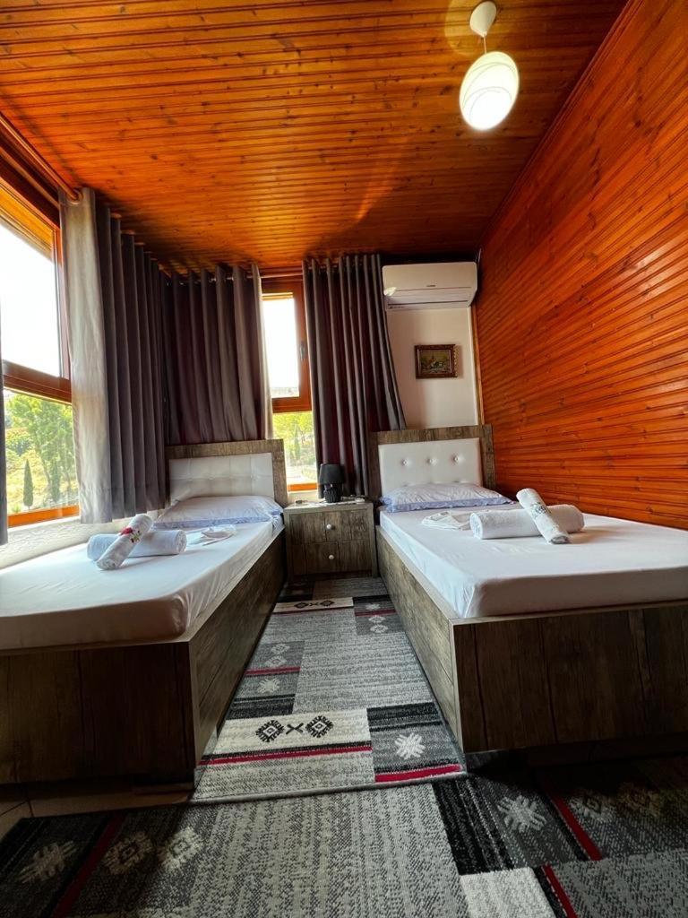 Guesthouse Emiljano Berat Exterior foto