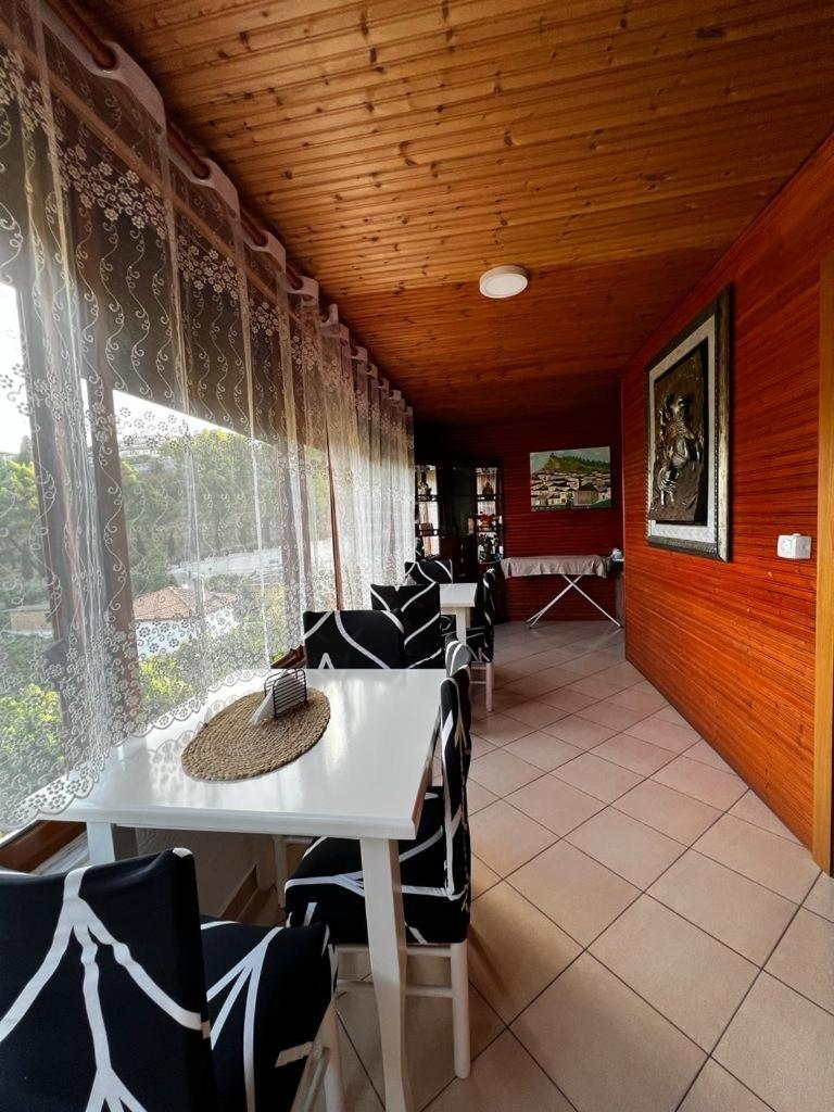 Guesthouse Emiljano Berat Exterior foto