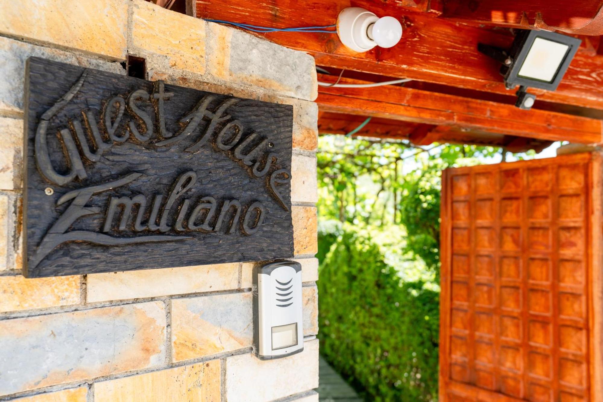 Guesthouse Emiljano Berat Exterior foto